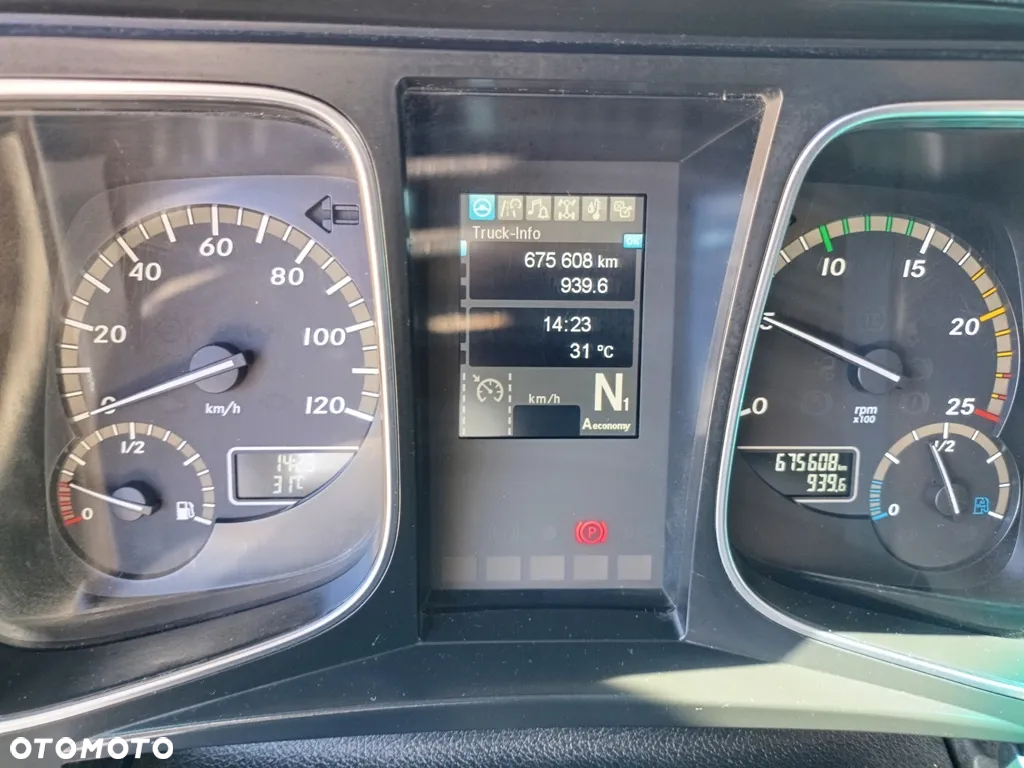 Mercedes-Benz Actros 1845 StreamSpace Low Deck Mega - 14