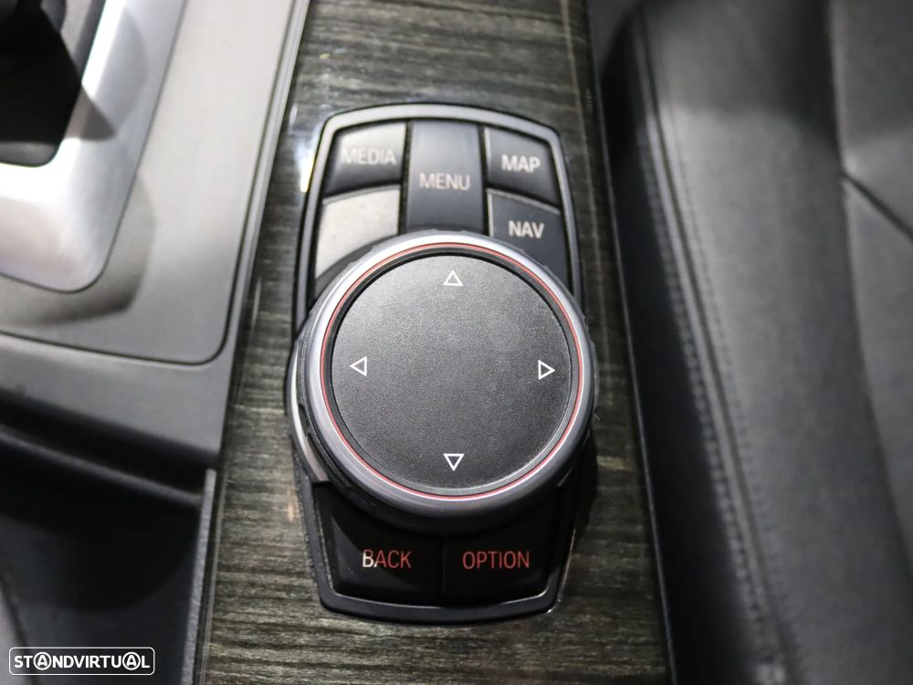 BMW 318 Gran Turismo d Auto Line Luxury - 27