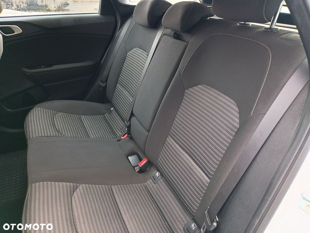 Kia Ceed 1.5 T-GDI M - 14