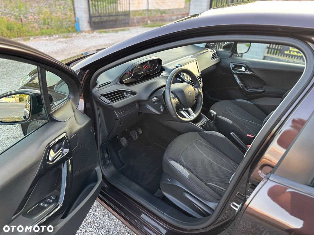 Peugeot 208 - 5