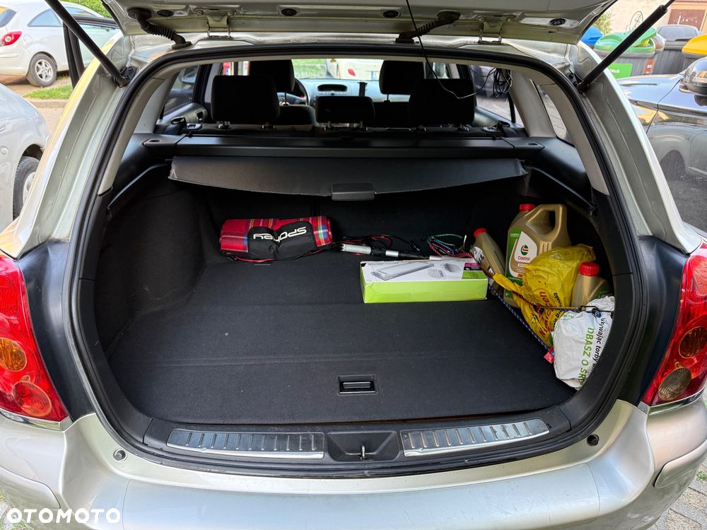 Toyota Avensis 1.8 VVT-i Sol - 5