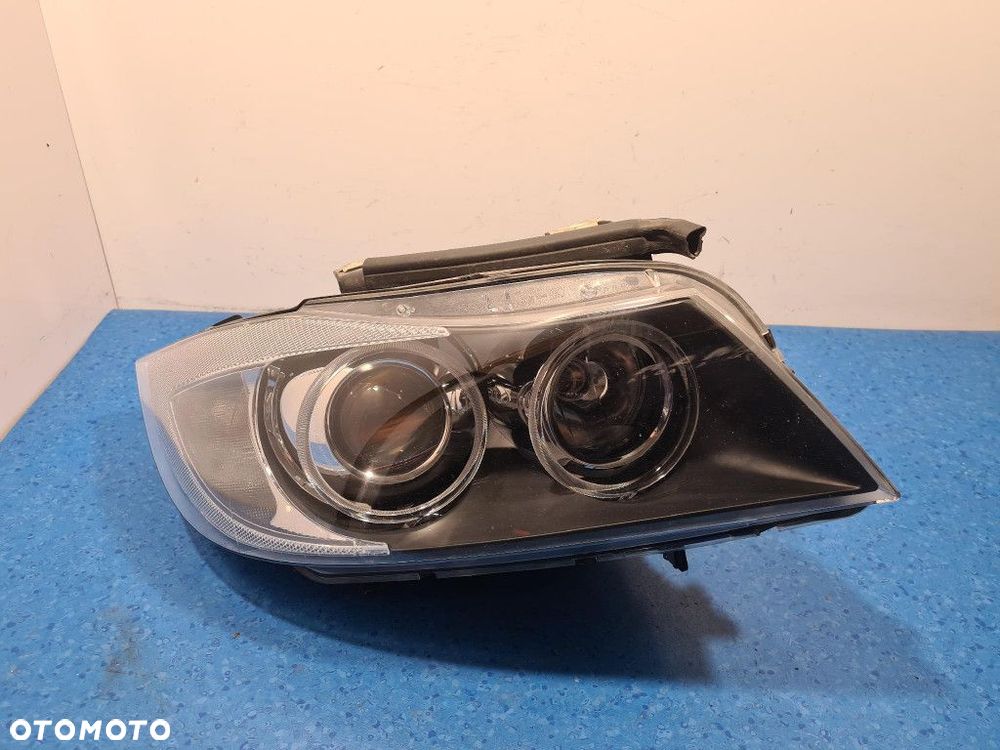BMW 320I E90 REFLEKTOR PRAWY BIXENON - 1