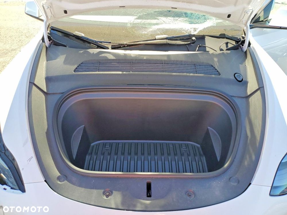 Tesla Model Y Long Range Dual Motor AWD - 10
