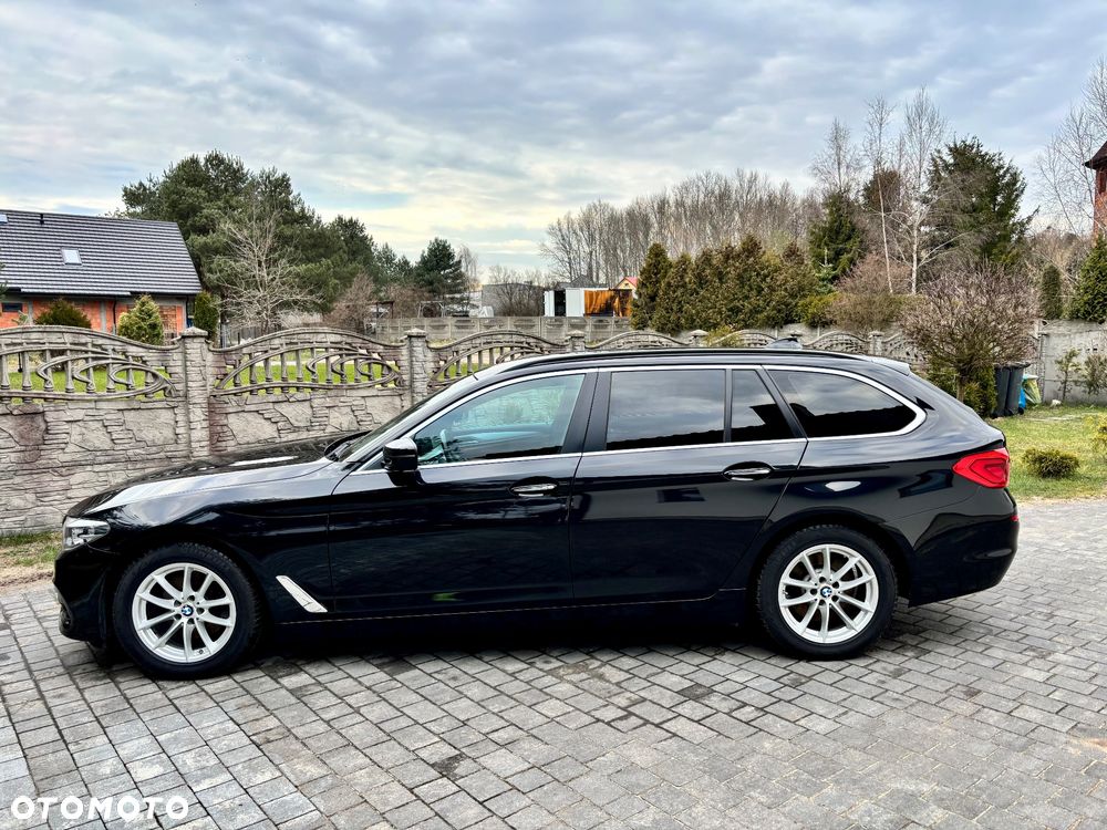 BMW Seria 5 520d Sport Line - 2