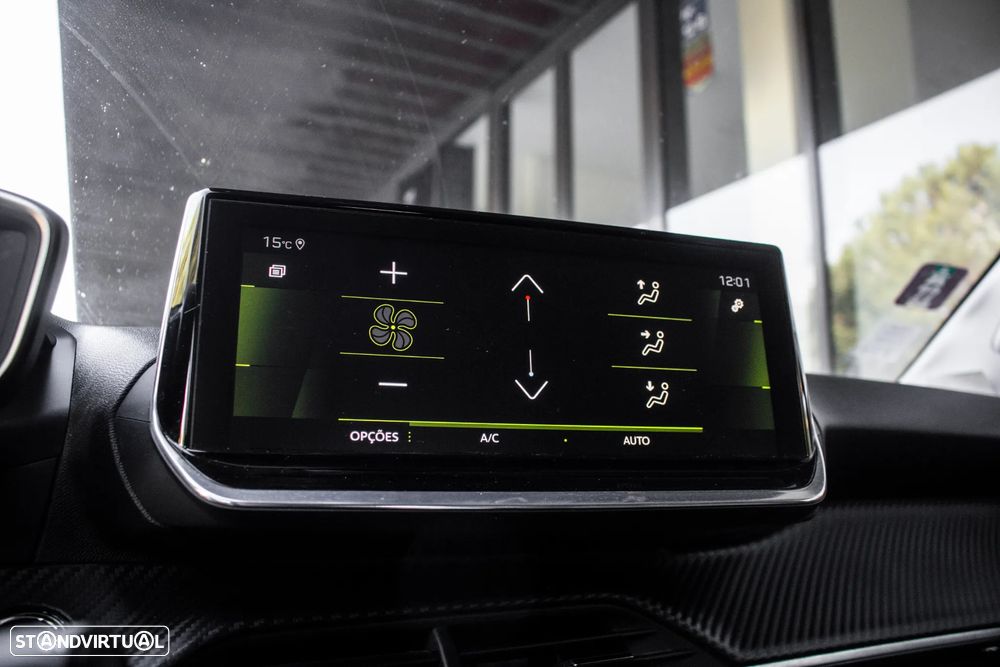 Peugeot 2008 1.5 BlueHDi Allure EAT8 - 39