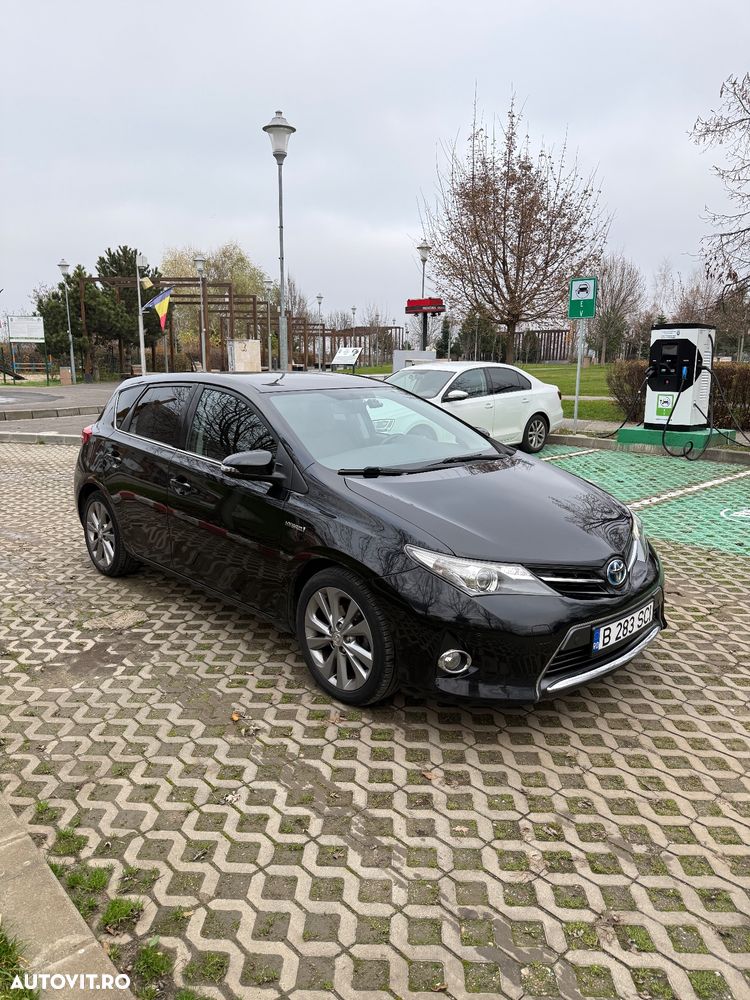 Toyota Auris 1.8 L VVT-i TS Hybrid Sol+ - 2