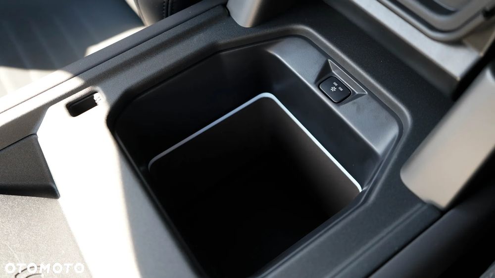 Land Rover Defender - 29