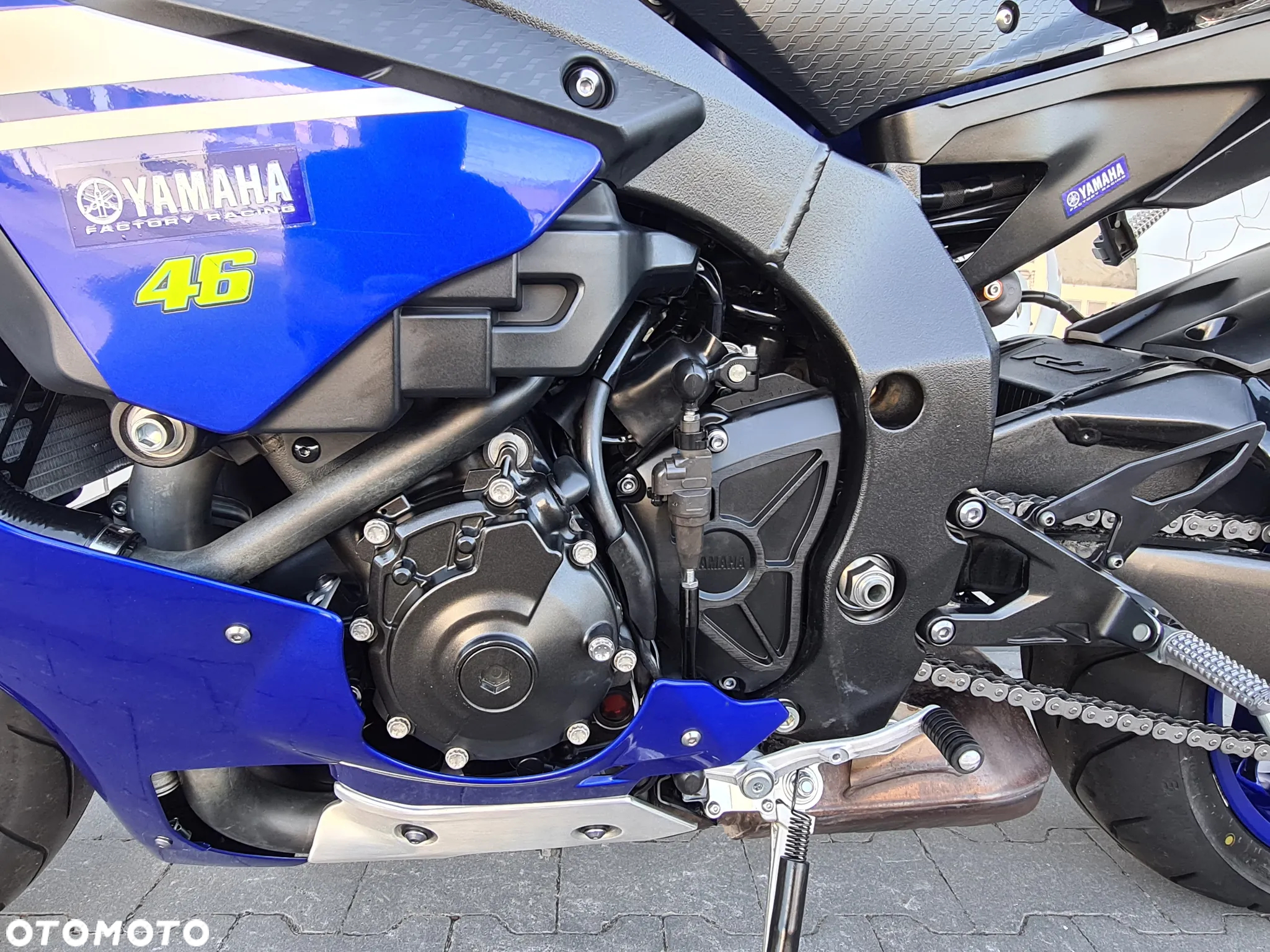 Yamaha R1 - 4