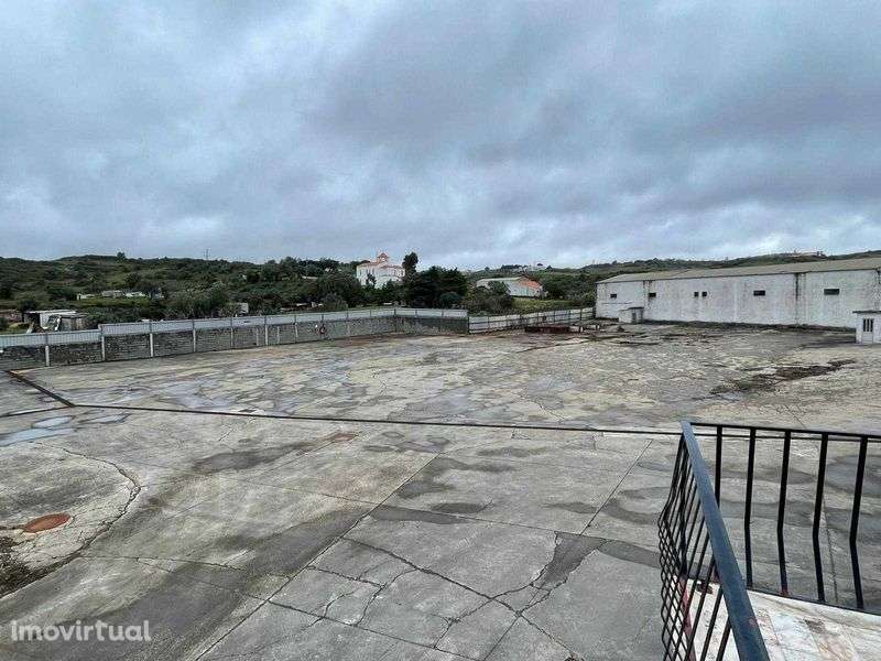 Espaço Descoberto para Estacionamento | Seguro, Vedado e Pavimentado! - Grande imagem: 3/3