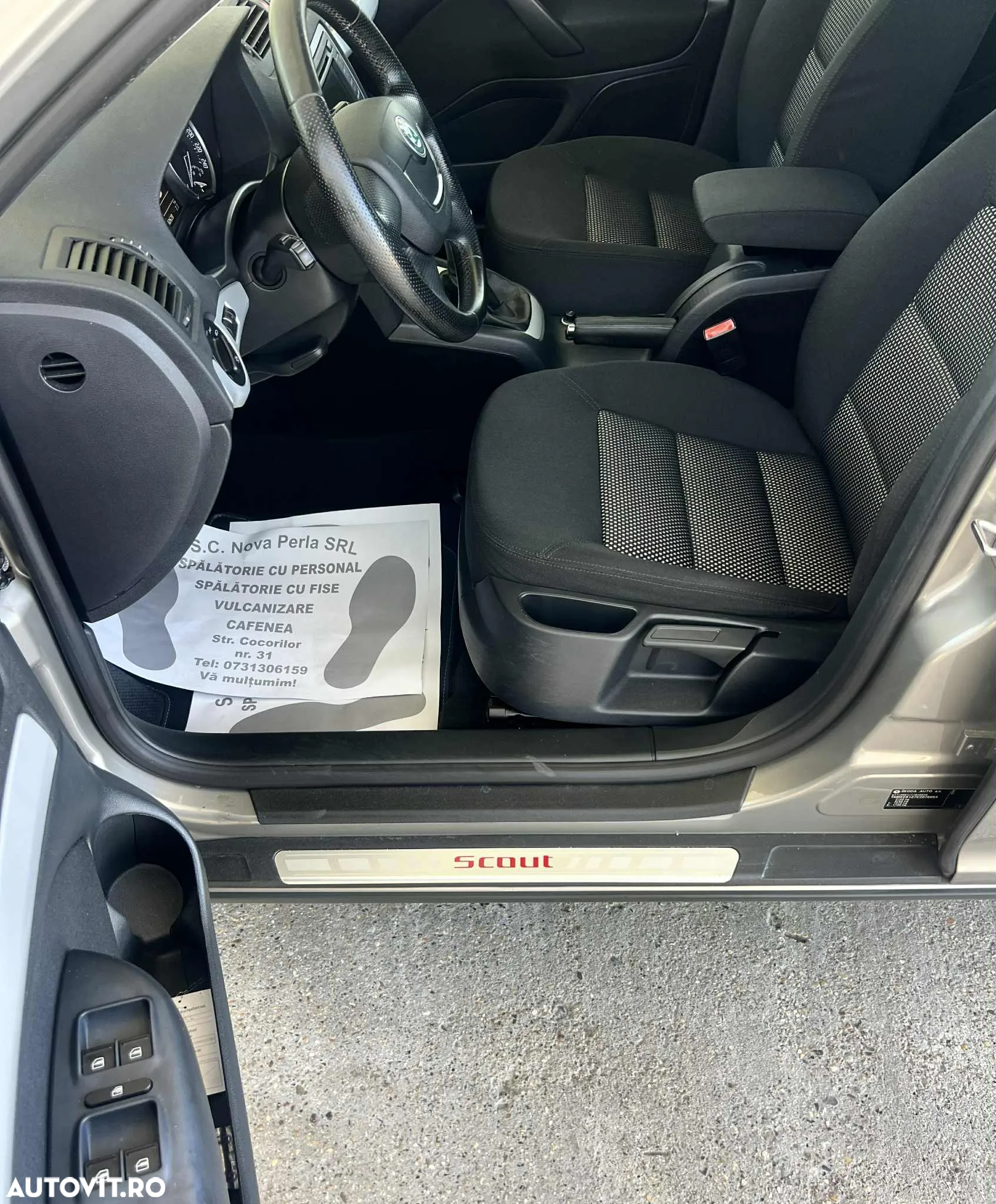Skoda Octavia Combi 2.0 TDI 4x4 Scout - 12