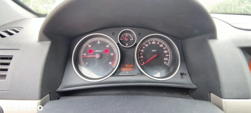 Opel Astra 1.9 CDTI DPF - 12
