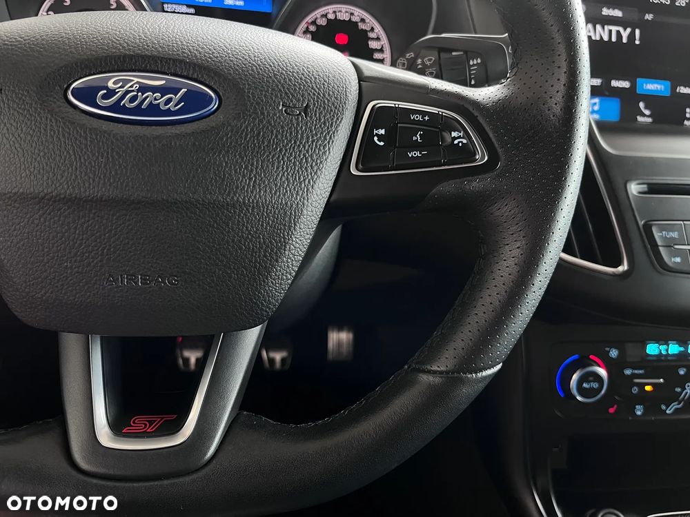 Ford Focus ST - 14
