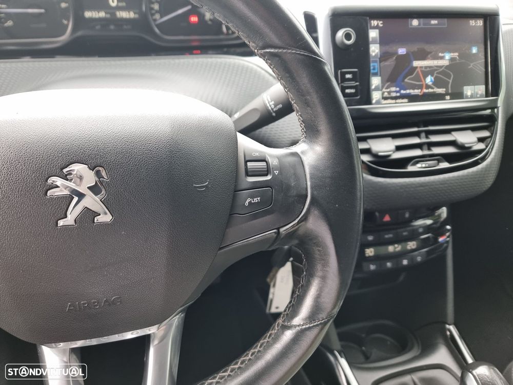 Peugeot 2008 1.2 PureTech Allure - 16