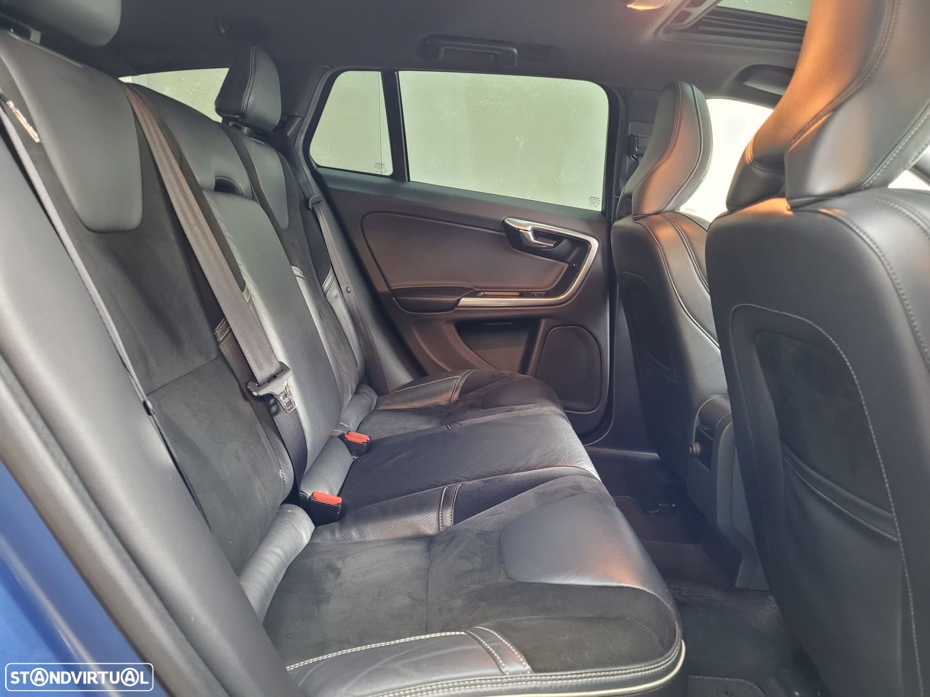 Volvo V60 2.0 D4 R-Design - 16