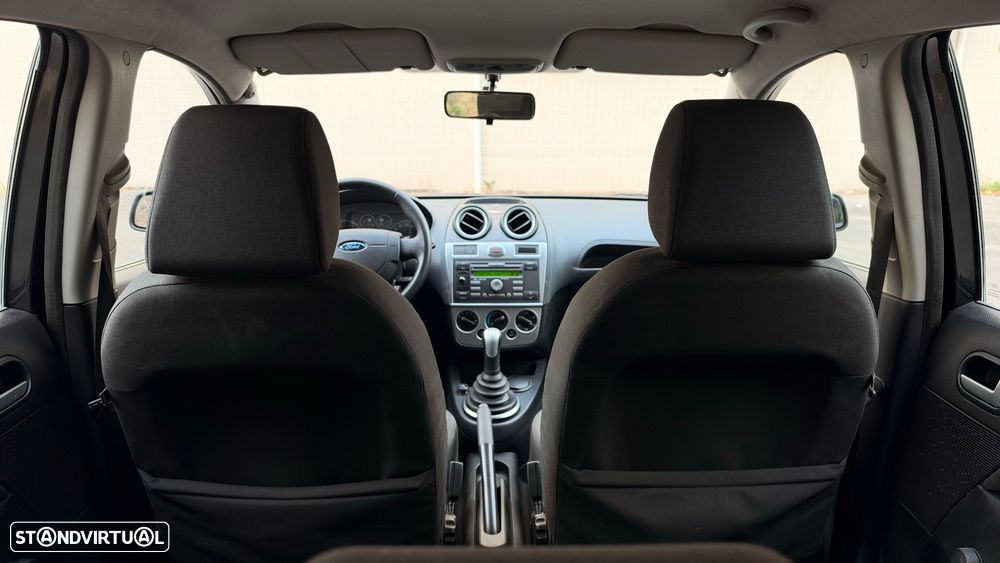 Ford Fiesta 1.25 Ghia - 17