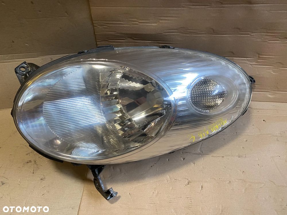 Lampa Nissan Micra K12  prawa OE - 6