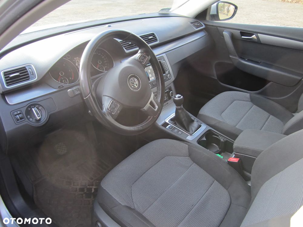 Volkswagen Passat 2.0 TDI DPF Comfortline - 11