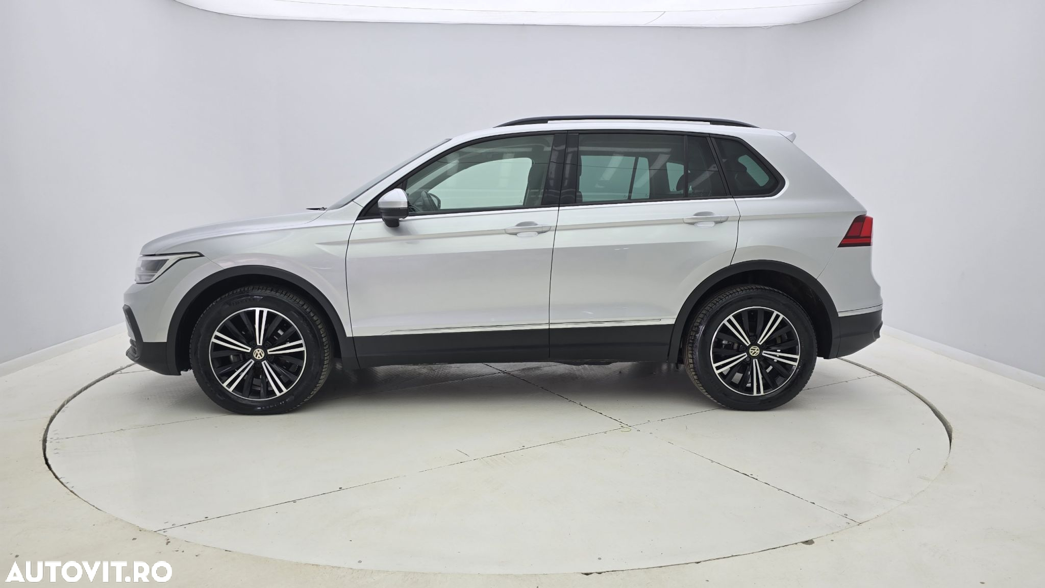 Volkswagen Tiguan - 10