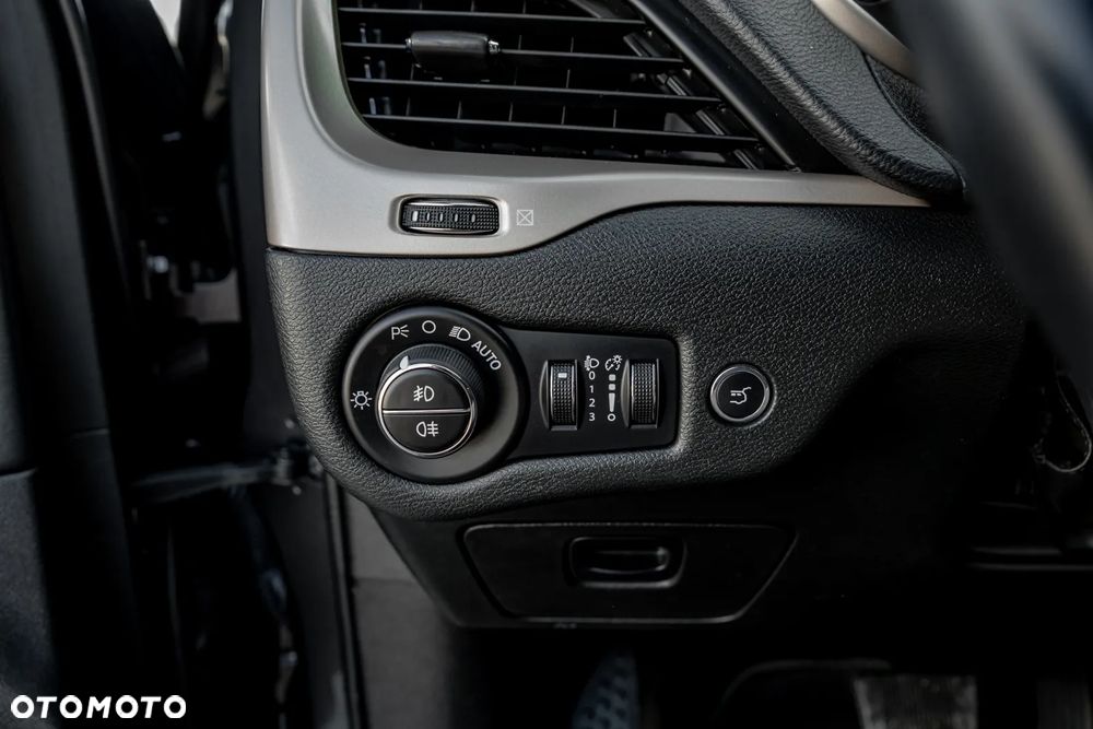 Jeep Cherokee - 28