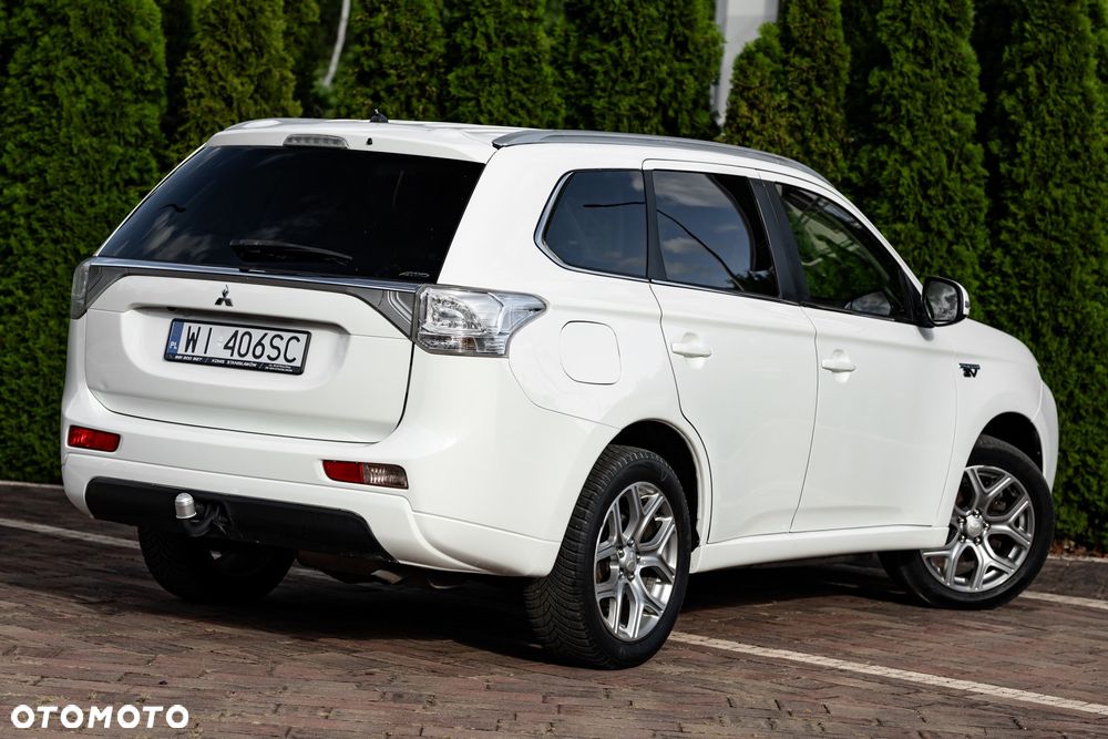 Mitsubishi Outlander Instyle NAVI + - 9