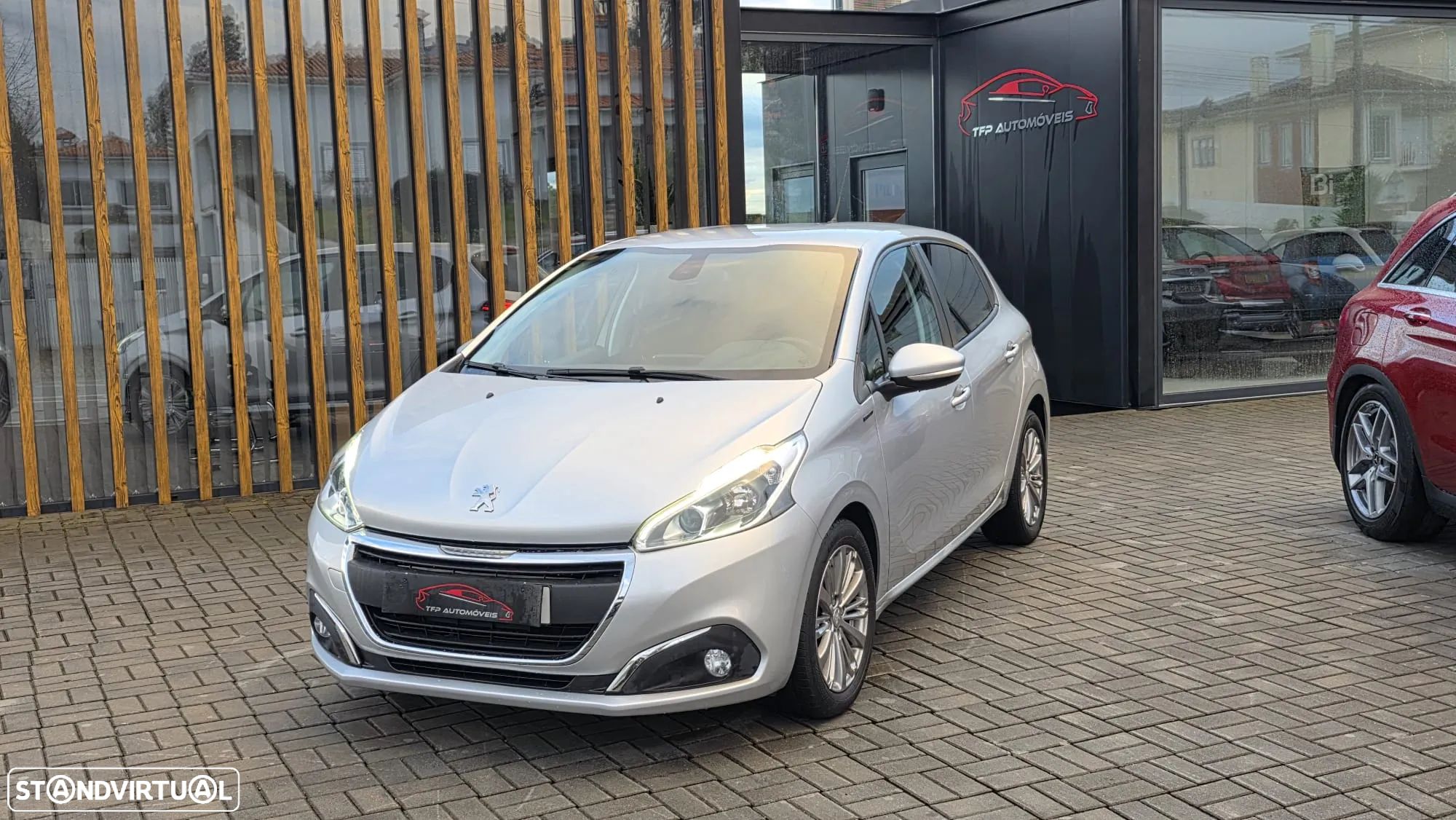 Peugeot 208 1.5 BlueHDi Signature - 1