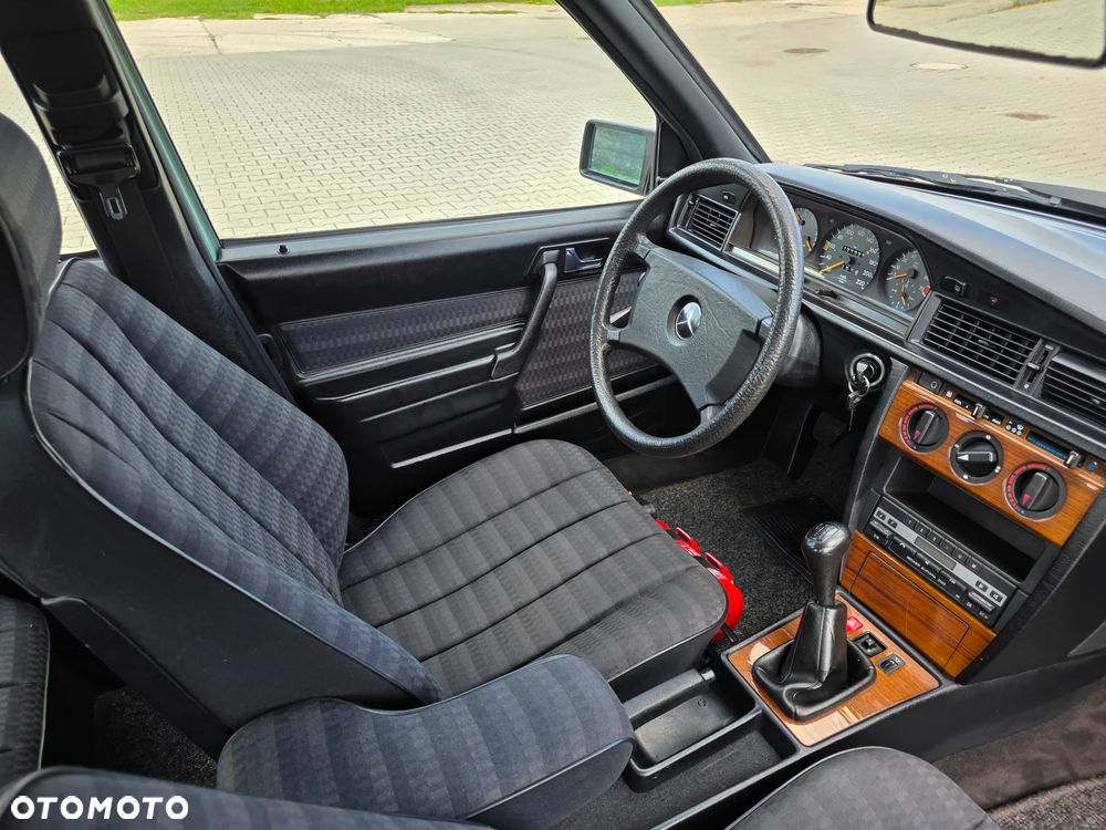 Mercedes-Benz W201 (190) - 15