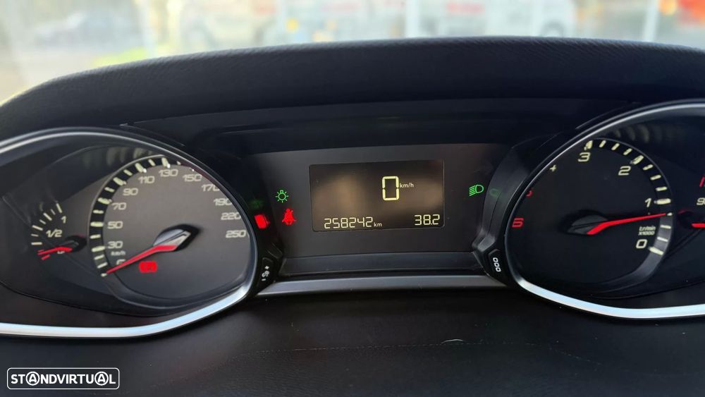 Peugeot 308 SW 1.6 BlueHDi Allure - 41