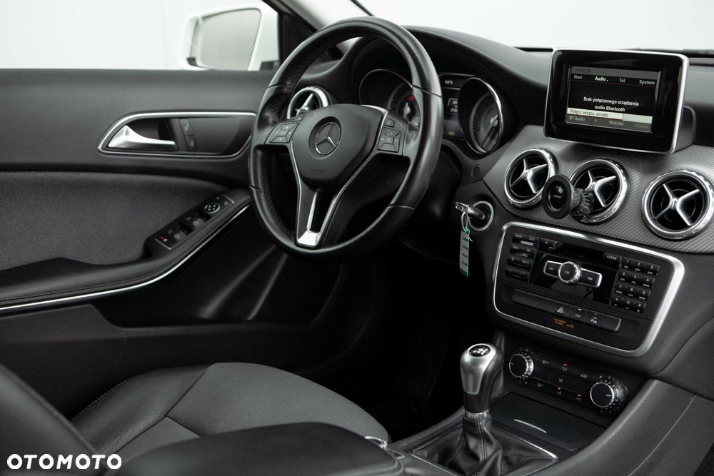 Mercedes-Benz GLA - 25