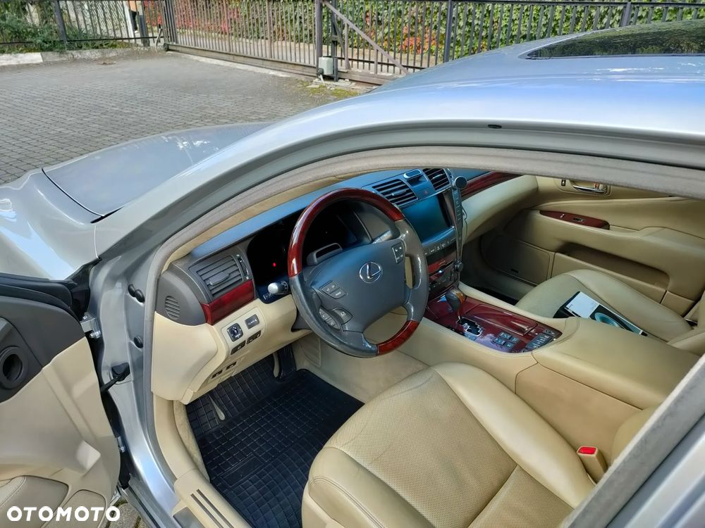 Lexus LS - 8