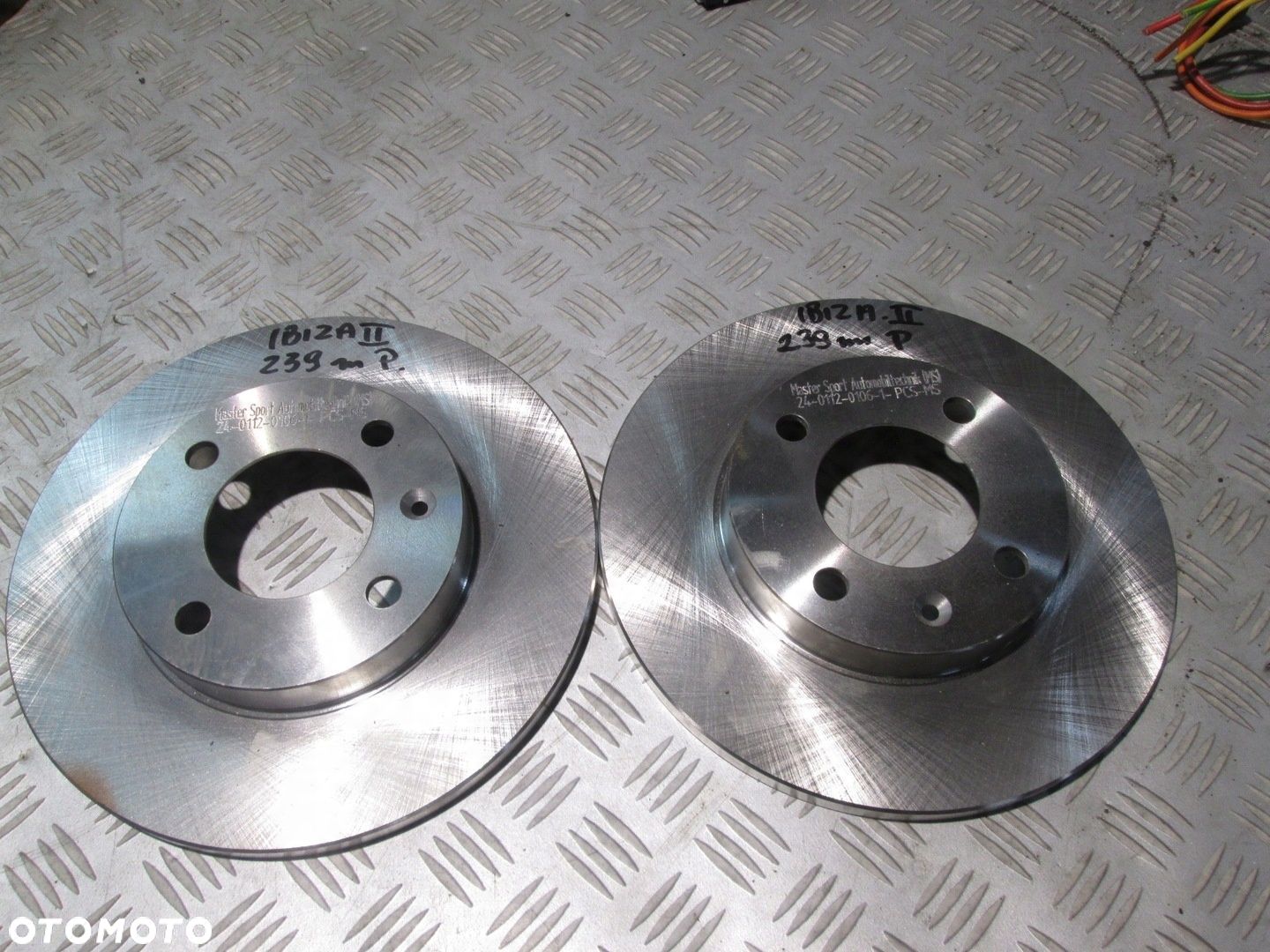 TARCZE HAMULCOWE PRZÓD 239mm AUDI 80 SEAT CORDOBA IBIZA II KOMPLET - 1