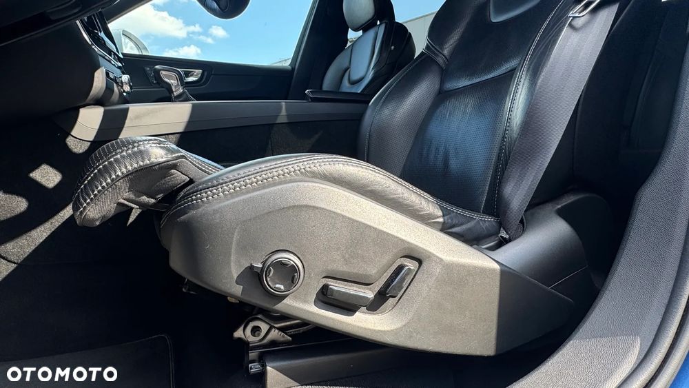 Volvo XC 60 T5 GPF AWD R-Design - 20