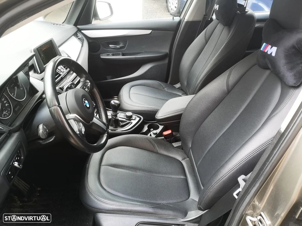 BMW 218 Active Tourer d Luxury Line - 8