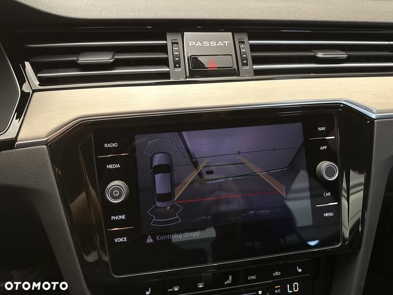 Volkswagen Passat - 15