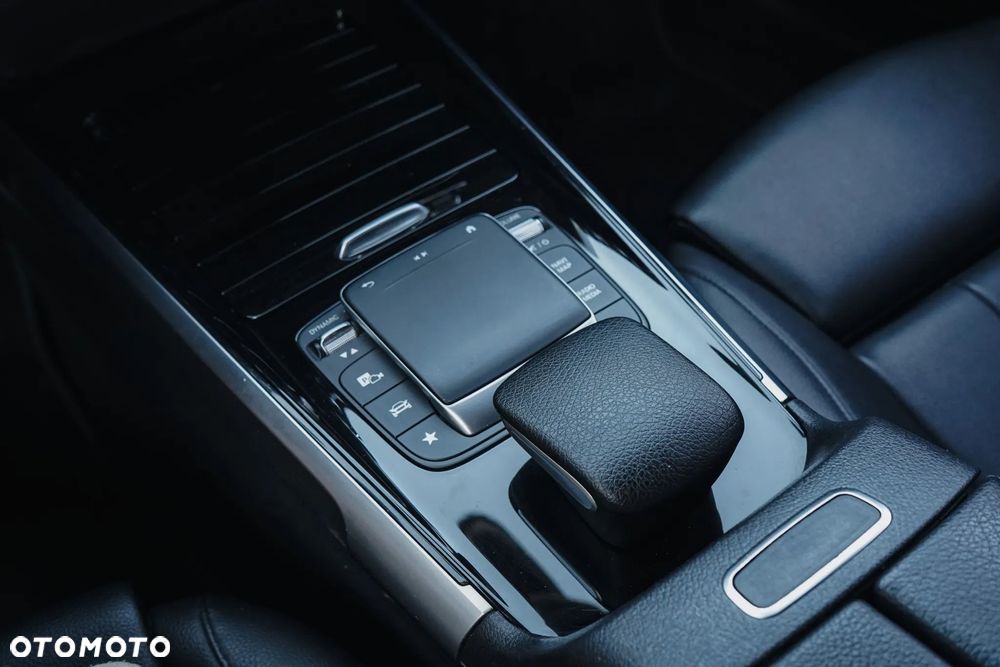 Mercedes-Benz GLB 200 d 8G-DCT Progressive - 27