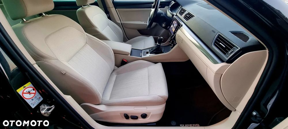Skoda Superb 2.0 TSI Style DSG - 35