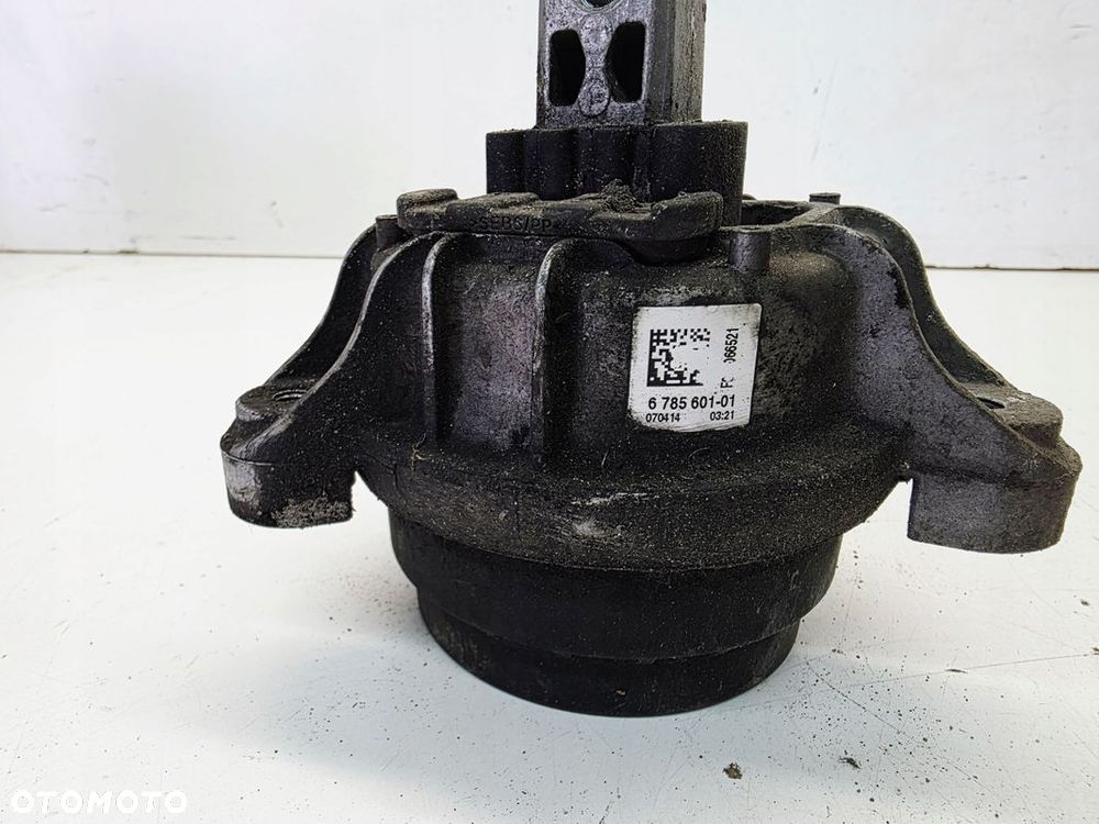 PODUSZKA ŁAPA SILNIKA LEWA BMW 5 F10 6785601-01 - 1