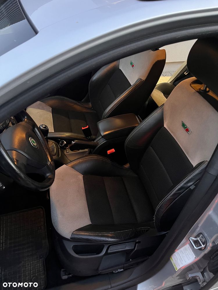 Skoda Octavia 2.0 TDI DPF RS - 13