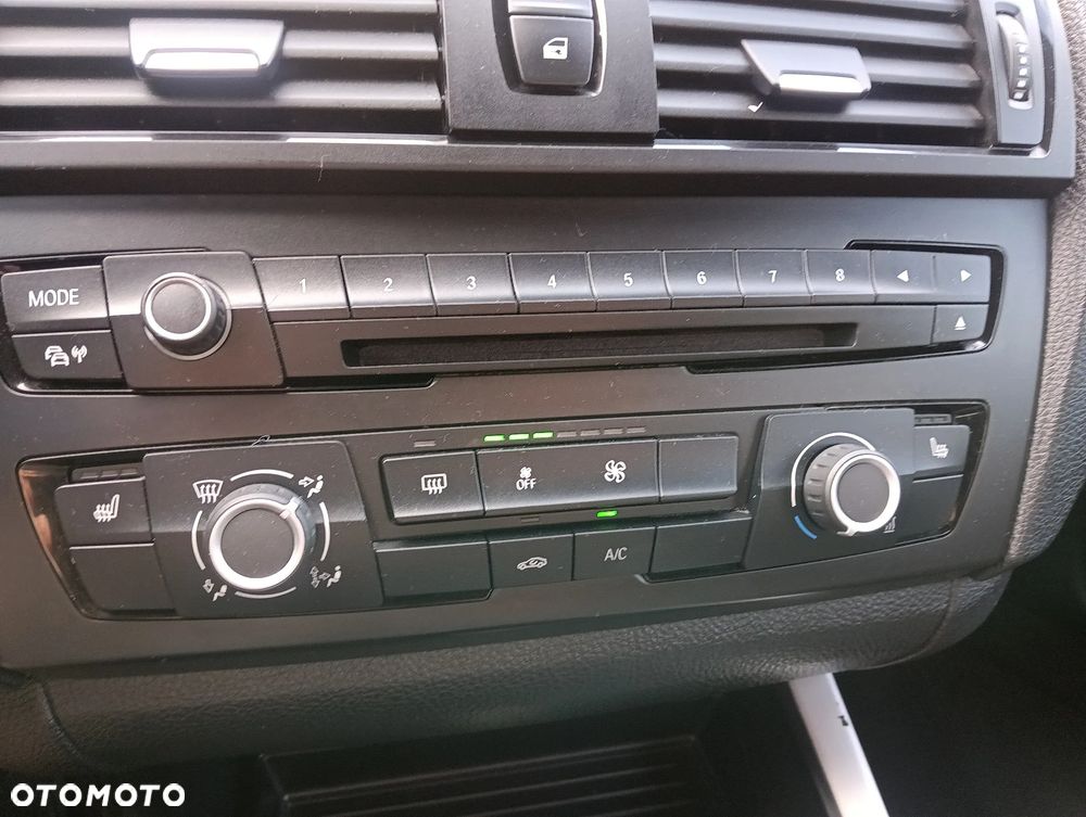 BMW Seria 1 116i - 25