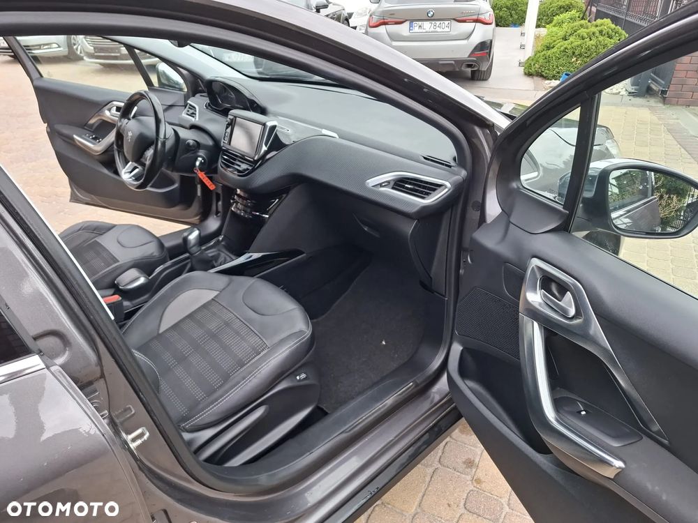 Peugeot 2008 1.2 Pure Tech Allure S&S - 10
