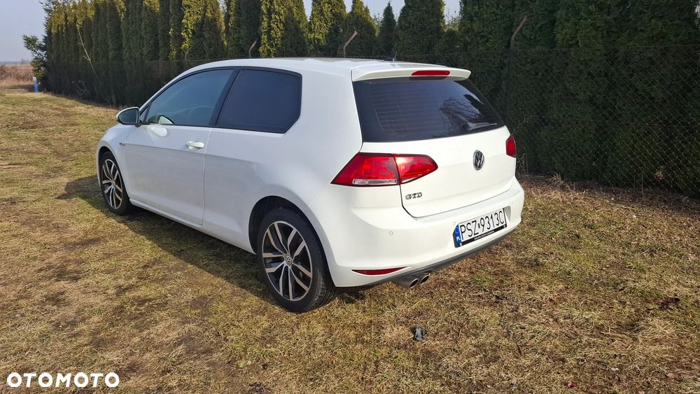 Volkswagen Golf - 5