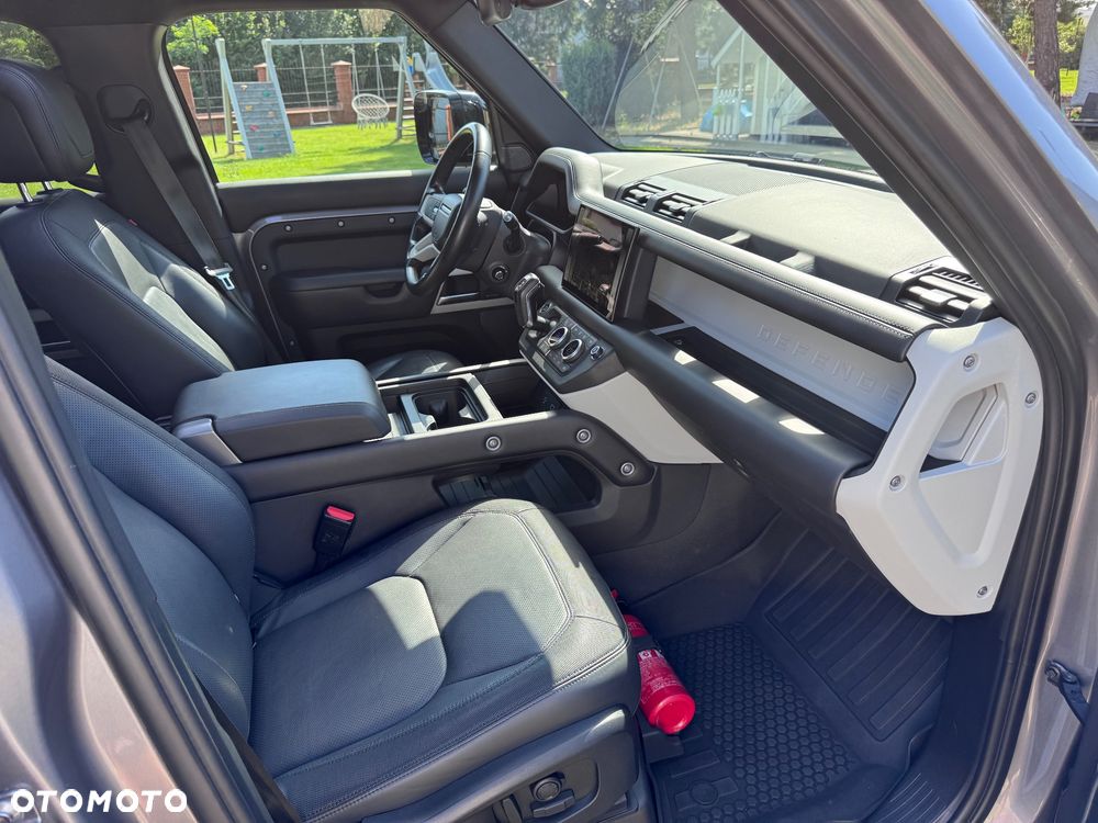 Land Rover Defender 3.0 P400 mHEV X-Dynamic HSE - 14