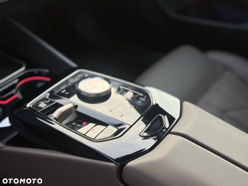 BMW Seria 5 550e xDrive PHEV M Sport - 36