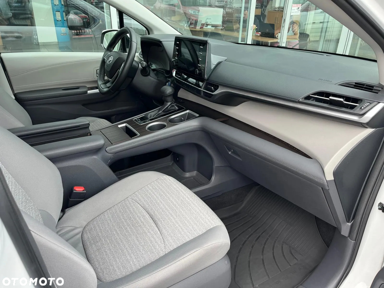 Toyota Sienna - 16