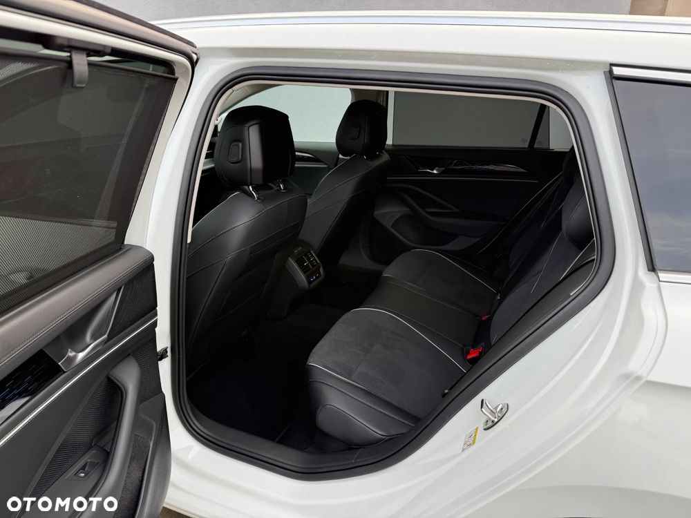 Volkswagen Passat - 11