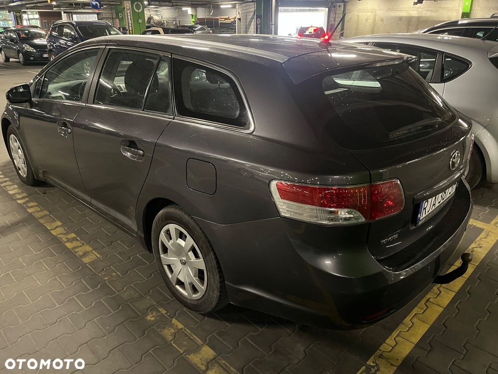 Toyota Avensis 2.0 D-4D Executive - 4