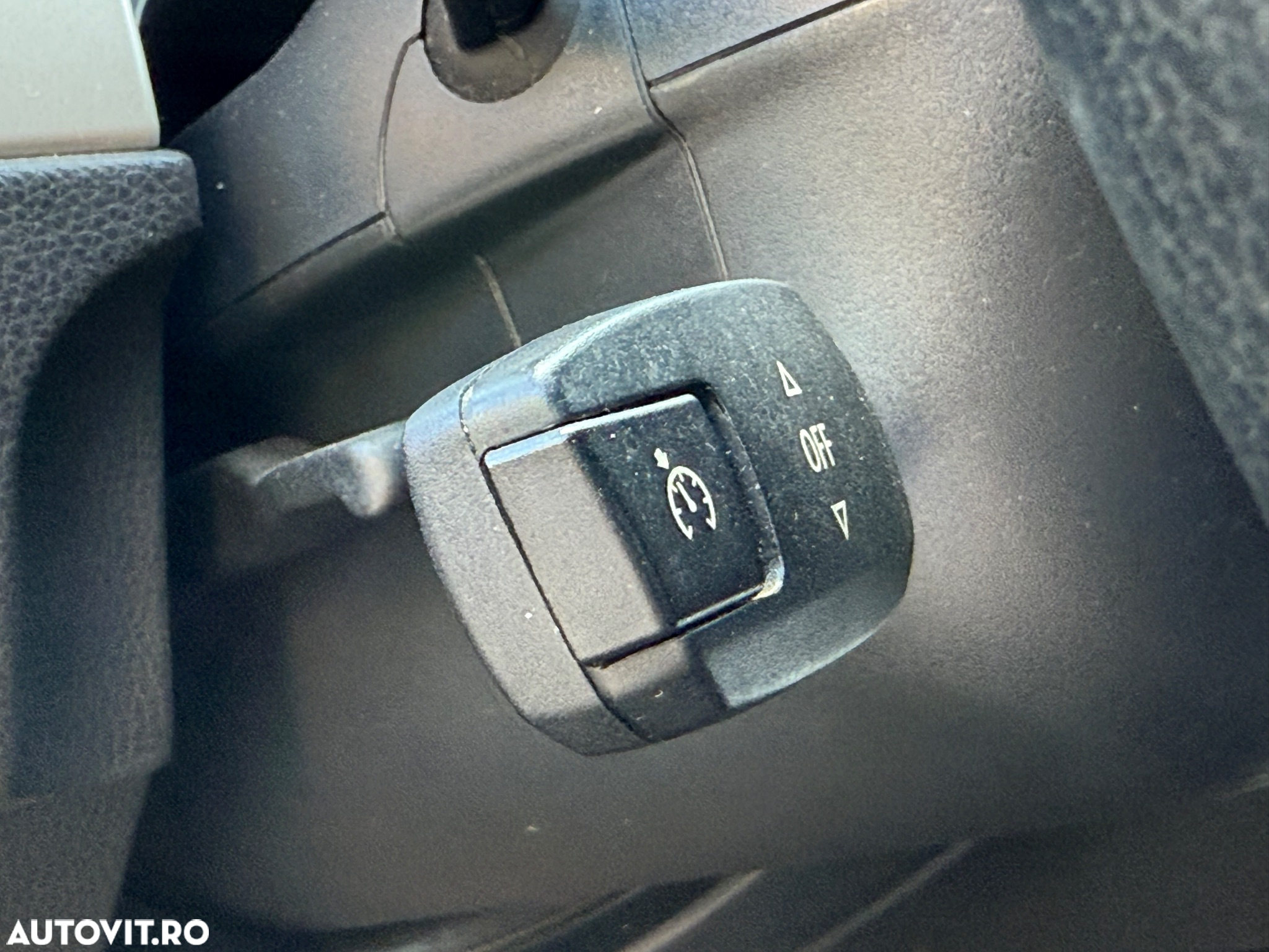 BMW Seria 3 318d DPF Touring Edition Exclusive - 9