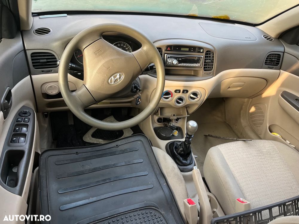 Dezmembrez Hyundai Accent 3 benzina verde 2007 - 10