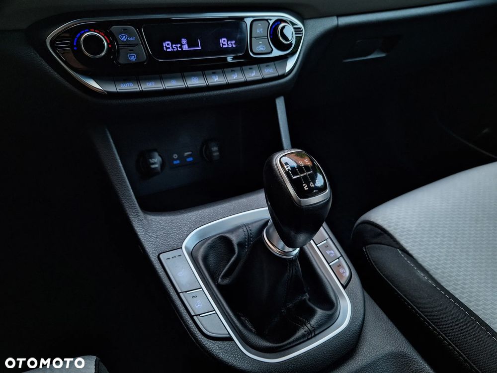 Hyundai i30 1.6 D Comfort - 24