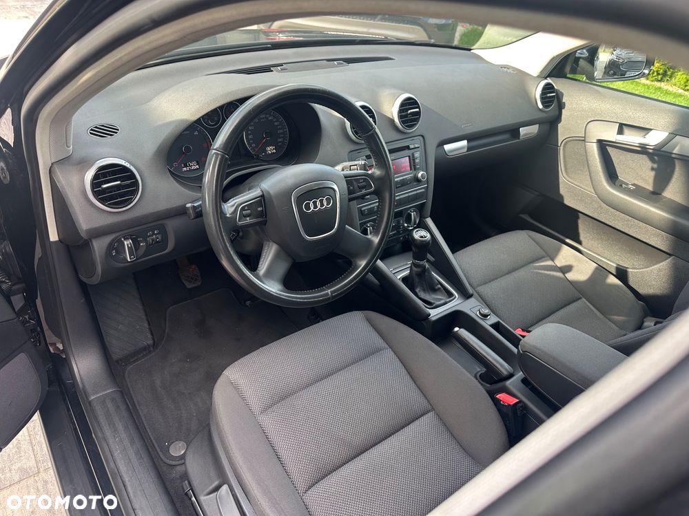 Audi A3 Sportback 1.6 TDI DPF Ambiente - 6