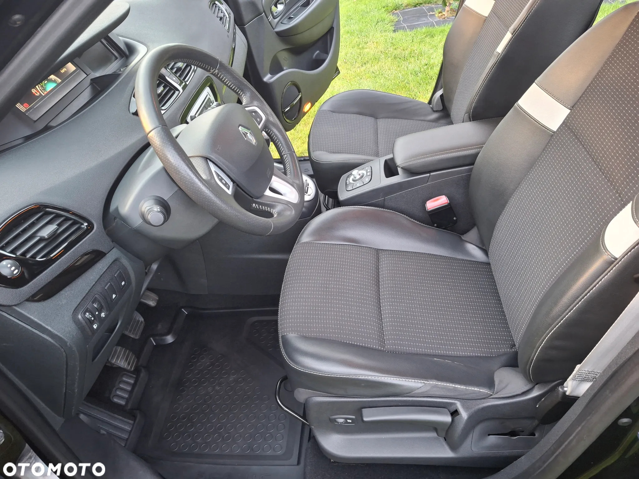 Renault Scenic ENERGY TCe 115 Bose Edition - 34